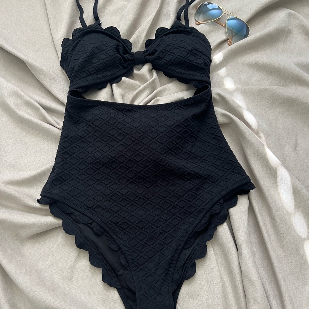 Cupshe one piece bathing suit